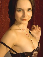 Hothead teen poses nude