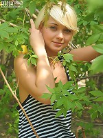 Tempting nude blonde