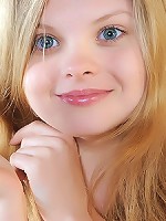 Gorgeous nude teenie