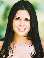 Alexa Model shows us some sweet cleavage