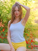 Gloria shares her body