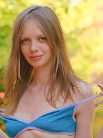 Gloria shares her body