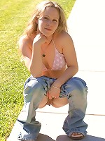 Fiona Luv shows off her tasty butt