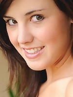 Zeba shows off her tasty body