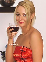 Keely Rips Her Pantyhose