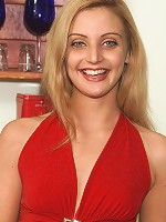 Cameron Spreads Pussy Wide