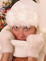 Horny Blonde Babe makes a sexy streaptease