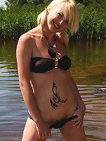 Teen takes off bikini