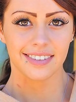 Leggy Shay looks stunning