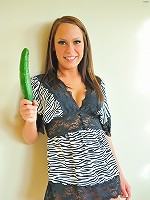 Haley stretches pussy and inserts veggies