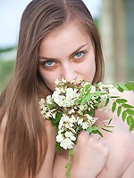 Vixen steps outside nude to do some erotic and mesmerizing stretching