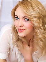 Alissa | Playful as a Kitten