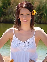 Nubiles.net Kiki Kandy - Luscious amateur babe is not ashamed to spread her pink pussy outdoors