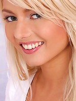 Nubiles.net Grace Hartley - Sex craved amateur stunner masturbates hard till her pussy gets totally wet